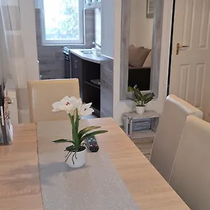 Apartman Amira, Eger